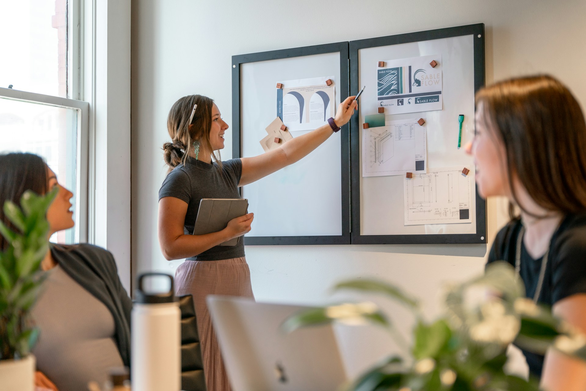 Executive using AI tools like Motion and Notion AI for productivity in strategic planning
