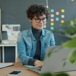 Executive using AI multi-agent systems for real-time KPI monitoring in tech branding