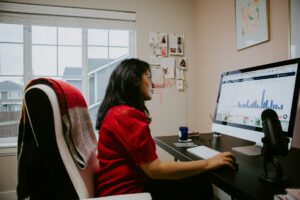 Open-Source LLMs vs. Cloud APIs: The Definitive 2026 Enterprise Cost, Security, and Architecture Comparison