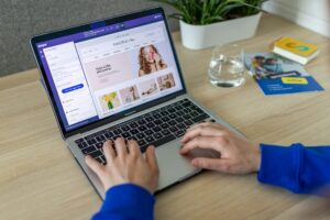 Best AI Tools for E-commerce and Online Sellers in 2026: Listings, Photos, and Customer Service